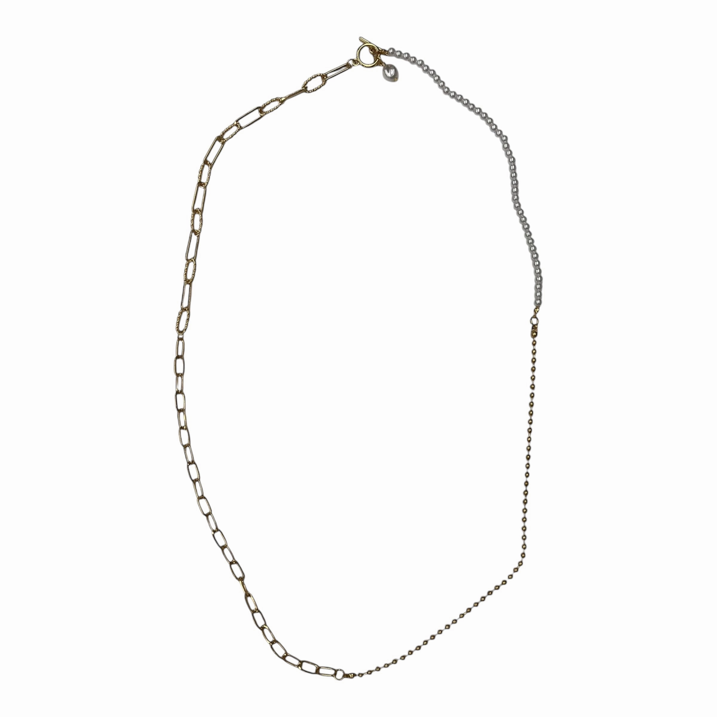 Necklace Chain By Clothes Mentor In Gold & White