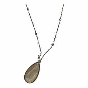 Necklace Charm By Clothes Mentor In Pink & Tan
