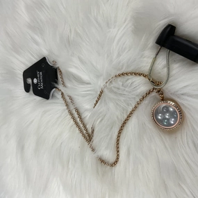 Necklace Charm By Clothes Mentor
