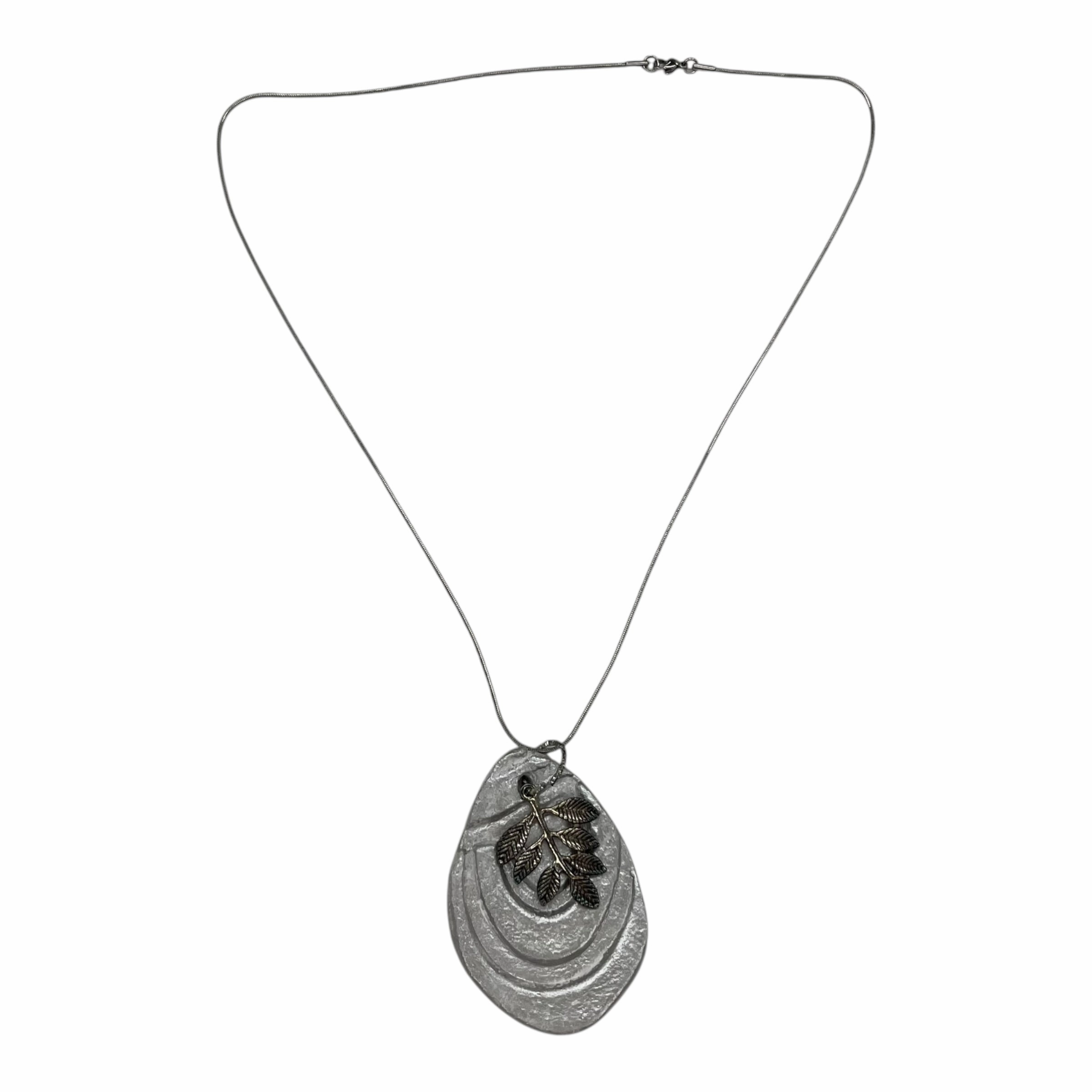 Necklace Pendant By Clothes Mentor In Silver