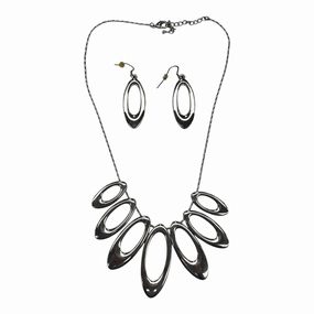 Necklace Set By Clothes Mentor In Silver, Size:02 Piece Set