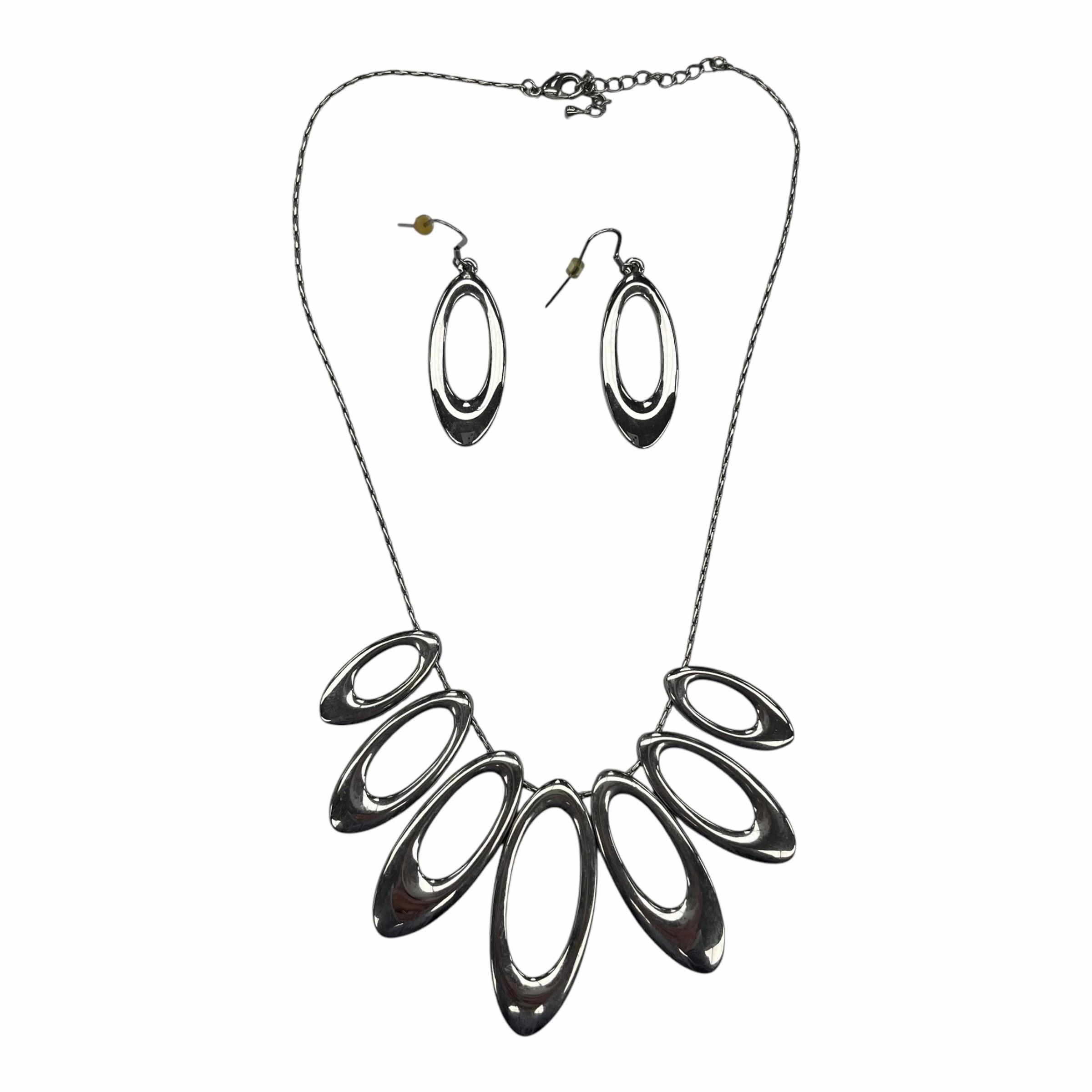 Necklace Set By Clothes Mentor In Silver, Size:02 Piece Set