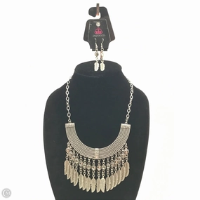 Necklace Set By Paparazzi, Size: 02 Piece Set