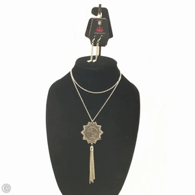 Necklace Set By Paparazzi, Size: 02 Piece Set